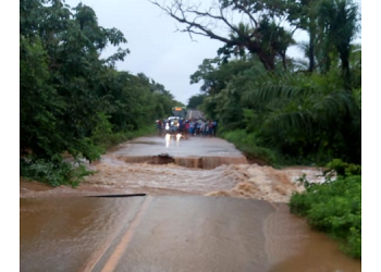 Moradores de Nazária e Palmeirais ficam ilhados com rompimento de ponte na PI-130